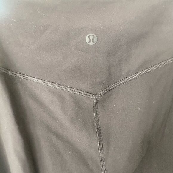 Lululemon Kris Cross Crop Leggings 8 - Picture 5 of 6